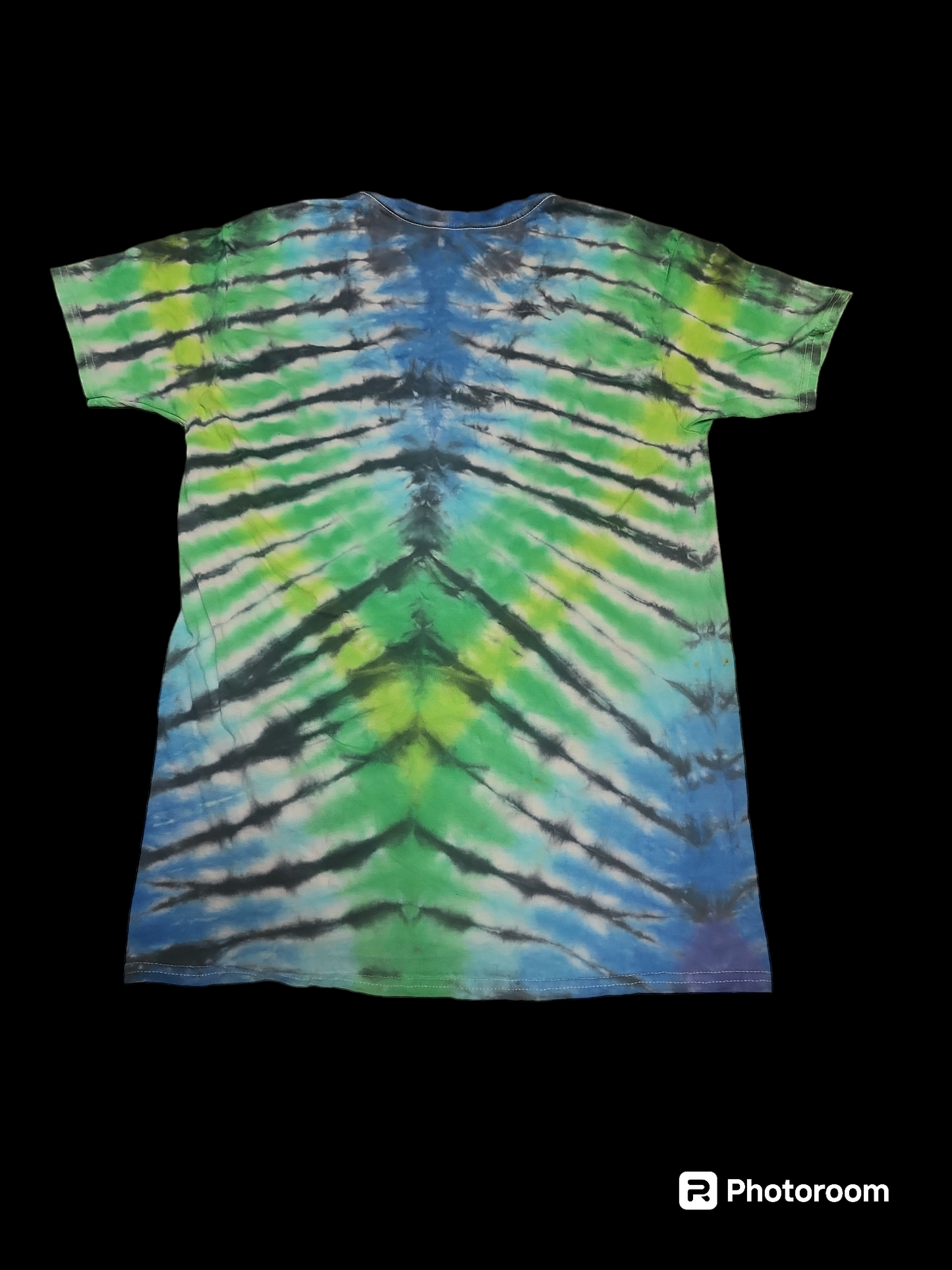 Small tie dye v neck 01