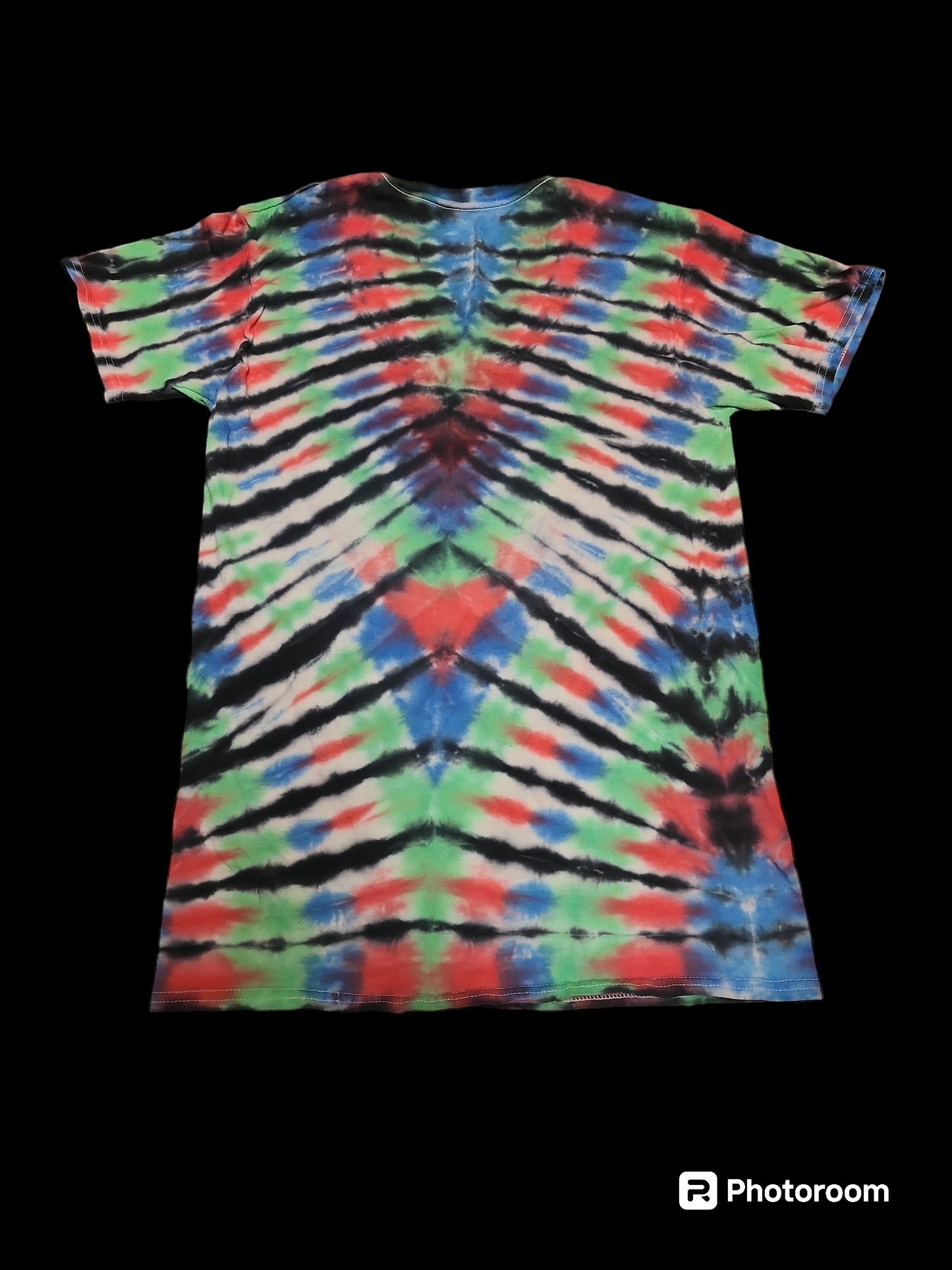 Small tie dye v neck 02