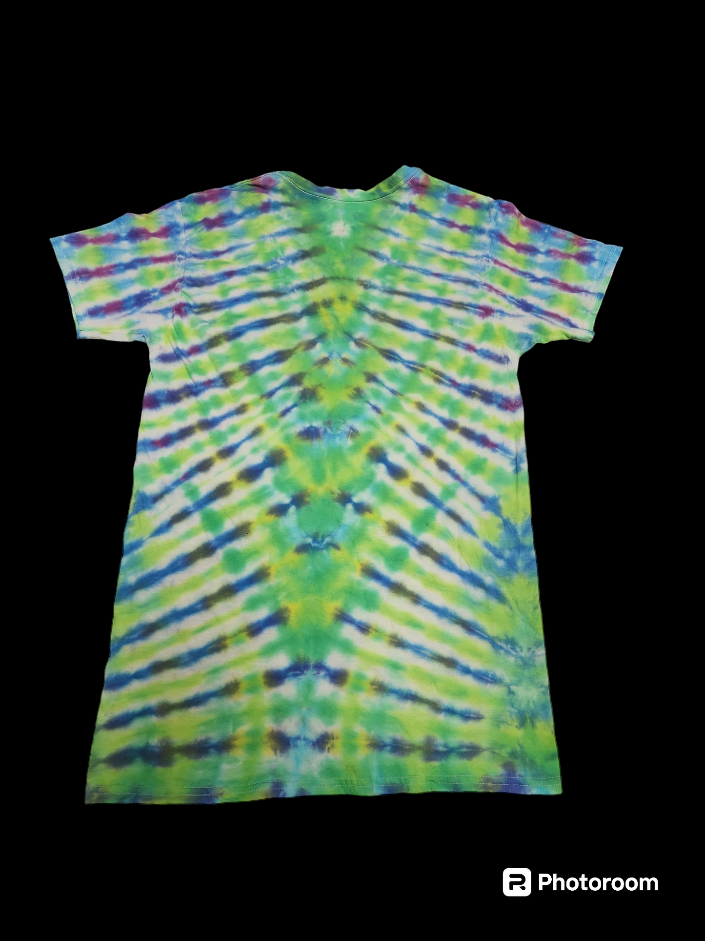 Small tie dye v neck 03