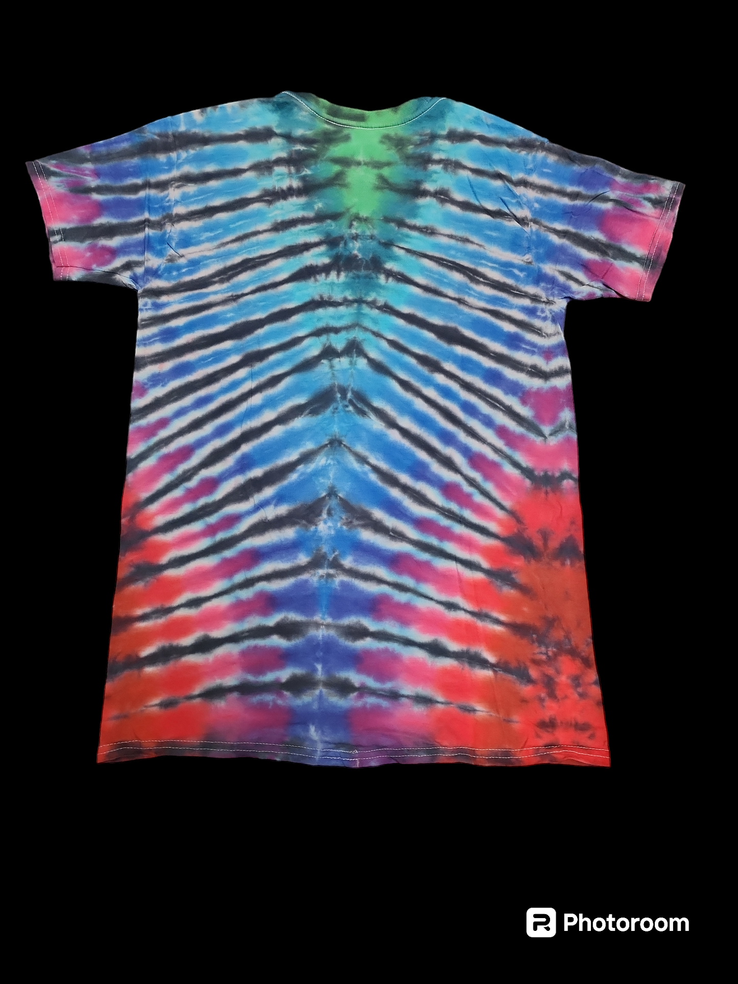 Small tie dye v neck 05