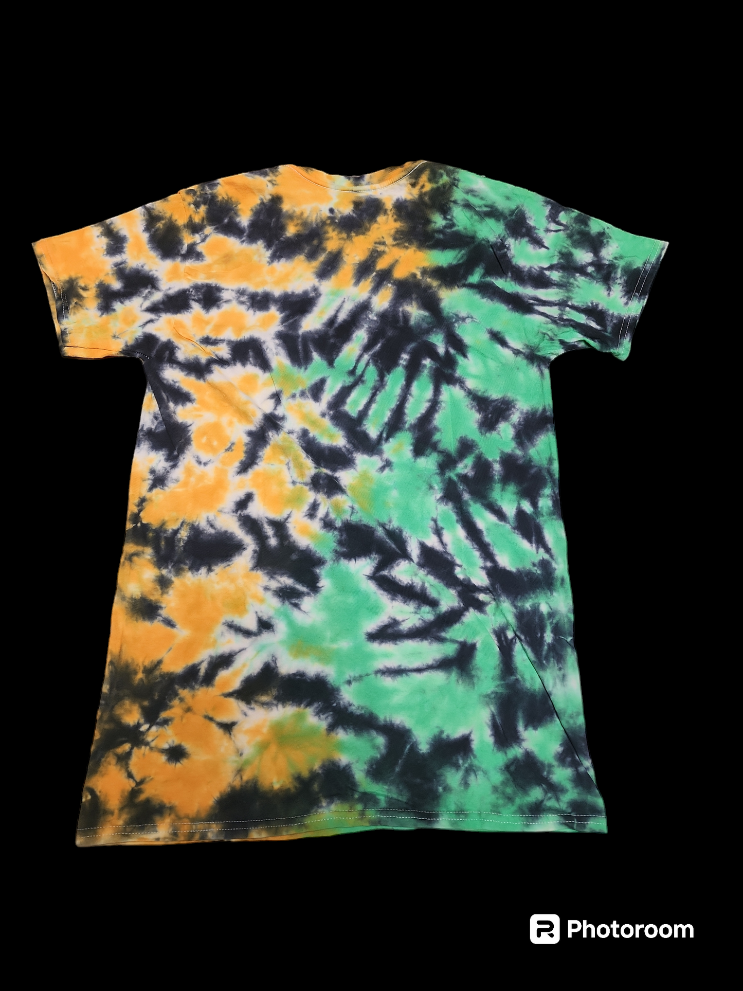 Small tie dye v neck 08