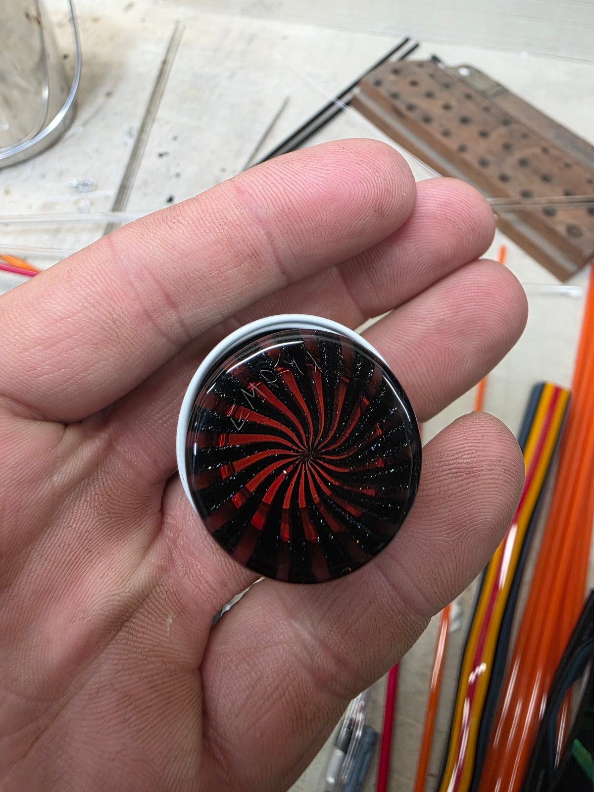 Micro red and black jar
